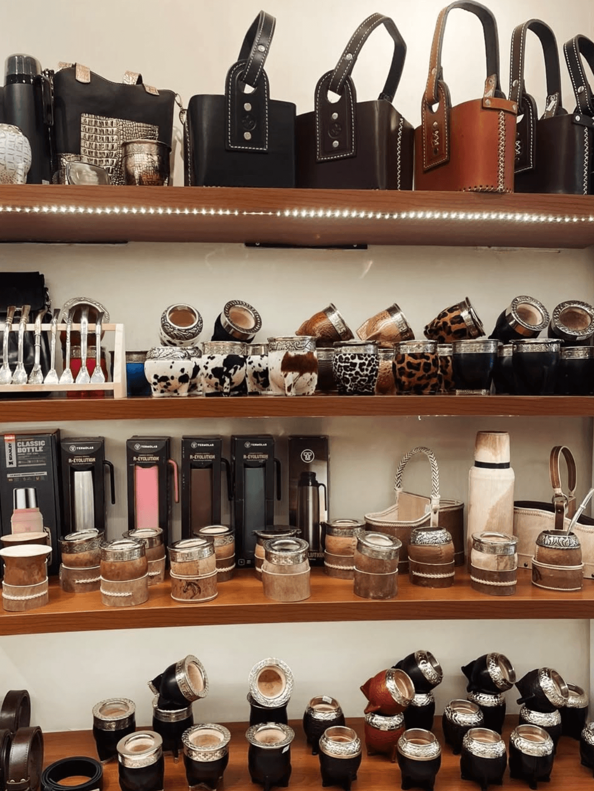 Interior de la tienda MateArte en Paysandú
