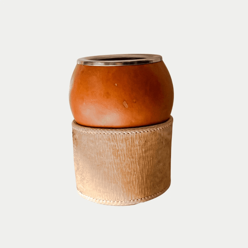 Mate criollo con posa mate de cuero