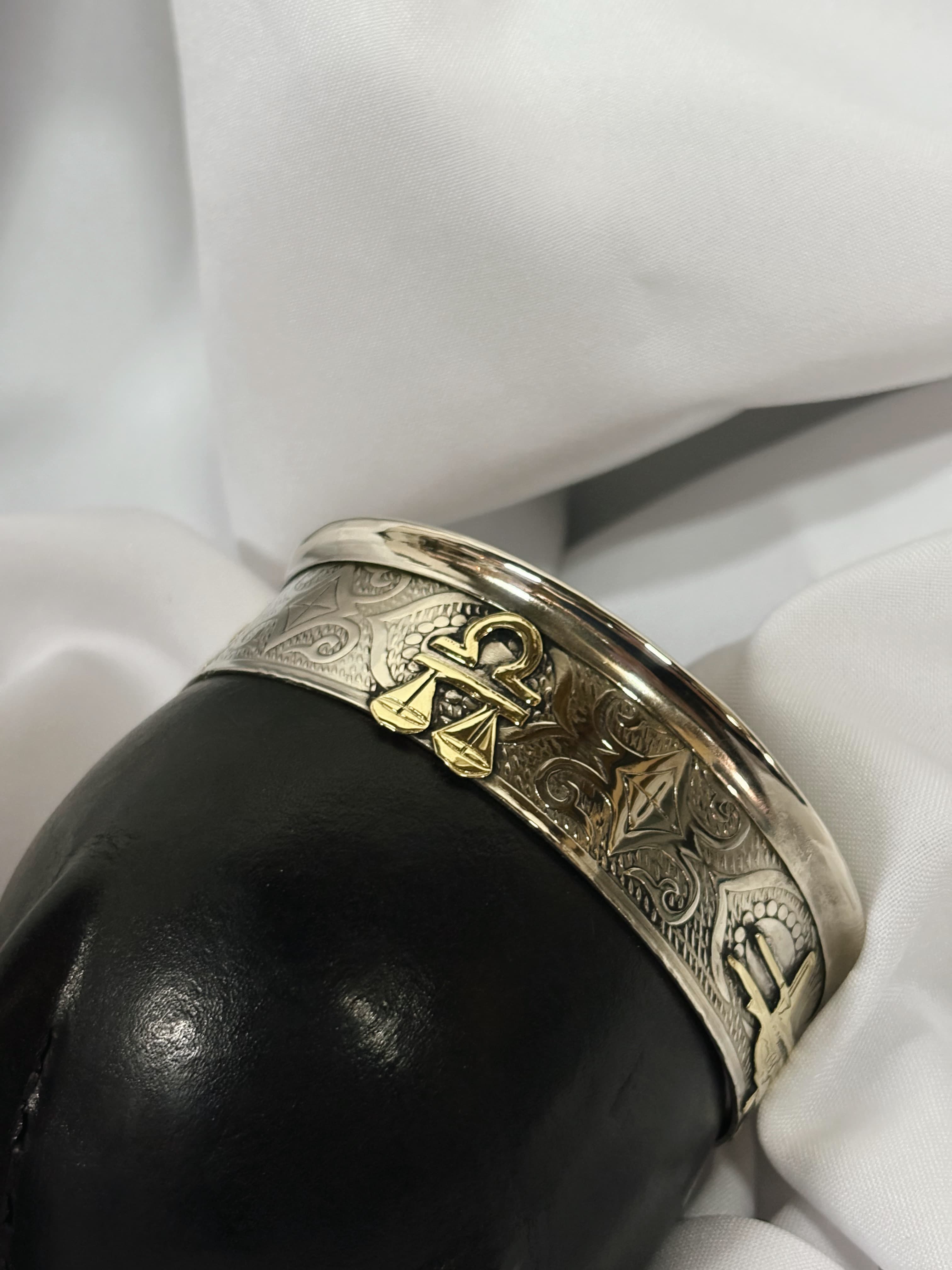 Mate de cuero con personalización artesanal