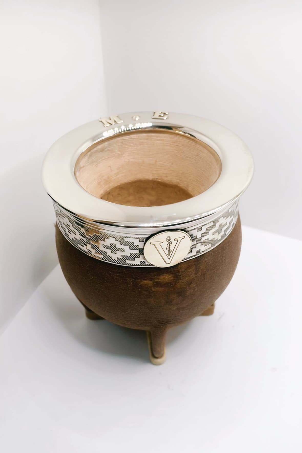 Detalle artesanal en mate personalizado