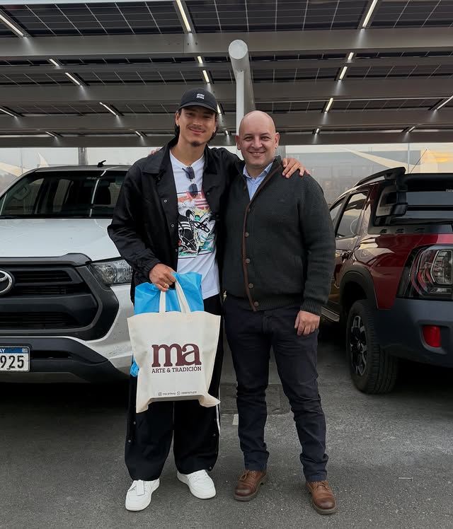 Darwin Núñez junto a MateArte