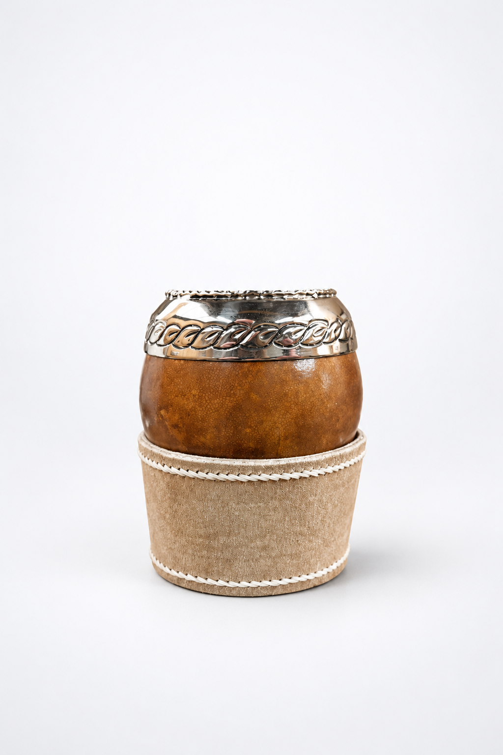Foto de Criollo Alpaca Grande Cincelada con Posa Mate