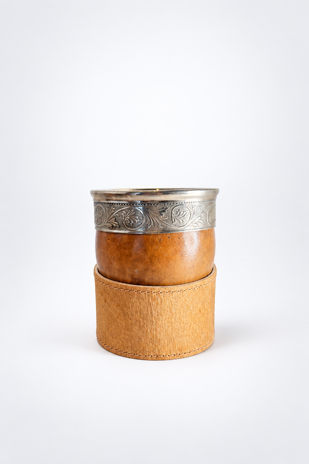 Foto de Mate Criollo Imperial Fleje Flores con Posa Mate de Cuero Crudo